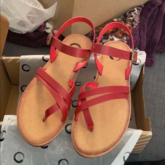 Journee Collection Red Vasek Sandals - Picture 2 of 7